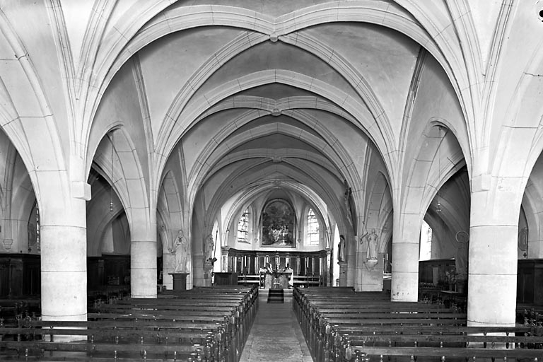 La nef et le choeur vus depuis l'entrée. © Yves Sancey / Région Bourgogne-Franche-Comté, Inventaire du patrimoine - 1976