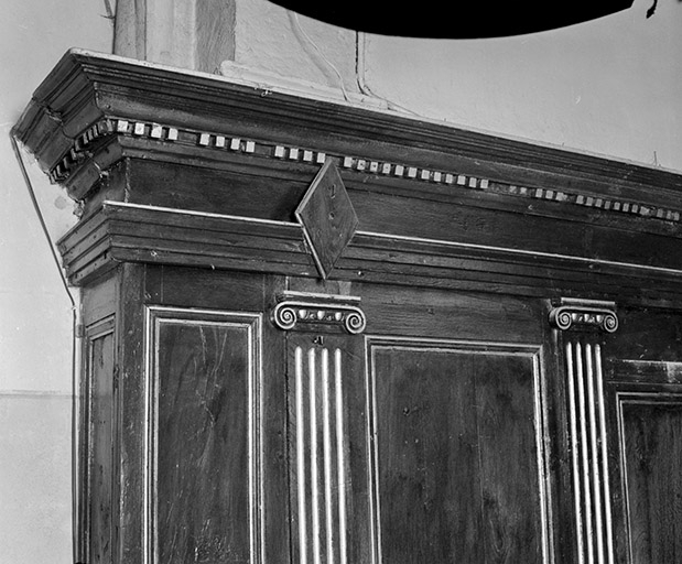 Boiseries du choeur : détail chapiteau et corniche. © Dominique Humbert / Région Bourgogne-Franche-Comté, Inventaire du patrimoine - 1976