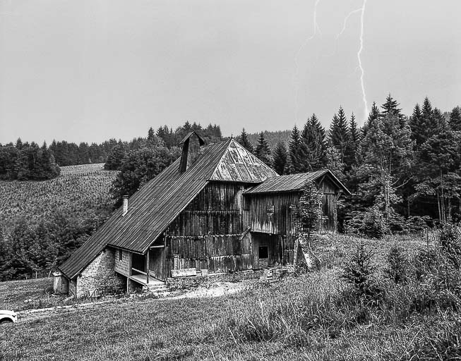 Façade postérieure. © Dominique Humbert / Région Bourgogne-Franche-Comté, Inventaire du patrimoine - 1976