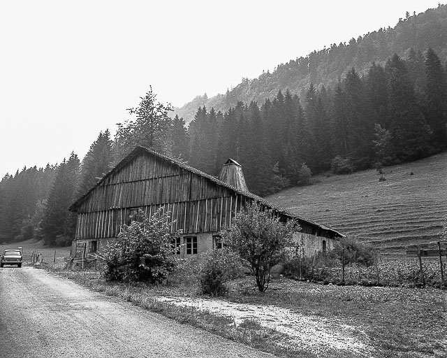 Ferme située au lieu-dit Le Theverot, cadastrée ZL 26 : vue d'ensemble. © Dominique Humbert / Région Bourgogne-Franche-Comté, Inventaire du patrimoine - 1976