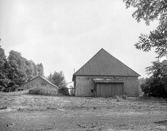Ferme située au lieu-dit Champagne-Dessus, cadastrée ZL 1 : façade postérieure. © Dominique Humbert / Région Bourgogne-Franche-Comté, Inventaire du patrimoine - 1976