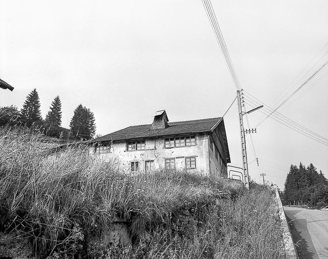 Ferme située 3 rue du Moulin : façades antérieure et latérale gauche © Dominique Humbert / Région Bourgogne-Franche-Comté, Inventaire du patrimoine - 1976