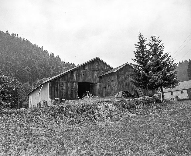 Façade ouest, en 1976. © Dominique Humbert / Région Bourgogne-Franche-Comté, Inventaire du patrimoine - 1976 Façade ouest, en 1976. © Dominique Humbert / Région Bourgogne-Franche-Comté, Inventaire du patrimoine - 1976