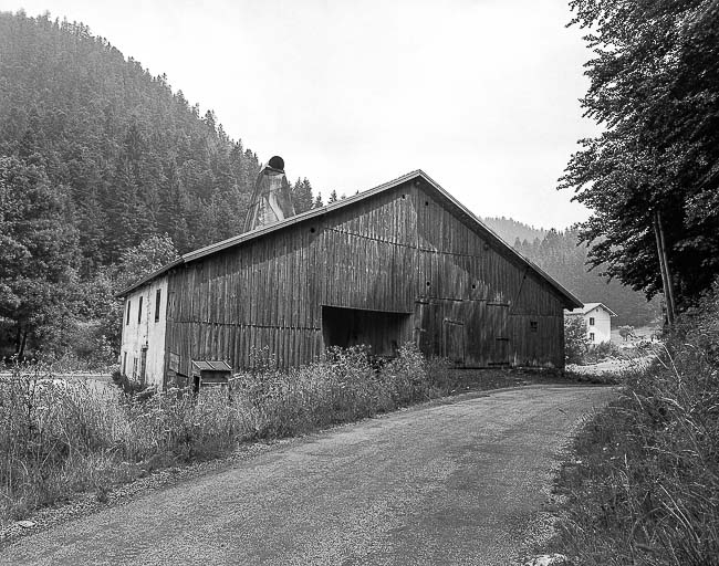 Ferme située au lieu-dit Le Dessus de la Fin, cadastrée A1 115 : facade latérale droite. © Dominique Humbert / Région Bourgogne-Franche-Comté, Inventaire du patrimoine - 1976
