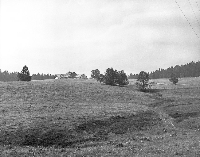 Vue générale et site. © Dominique Humbert / Région Bourgogne-Franche-Comté, Inventaire du patrimoine - 1976