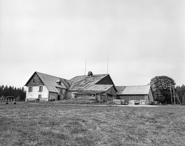 Ferme située au lieu-dit Les Charmottes : façade postérieure. © Dominique Humbert / Région Bourgogne-Franche-Comté, Inventaire du patrimoine - 1976