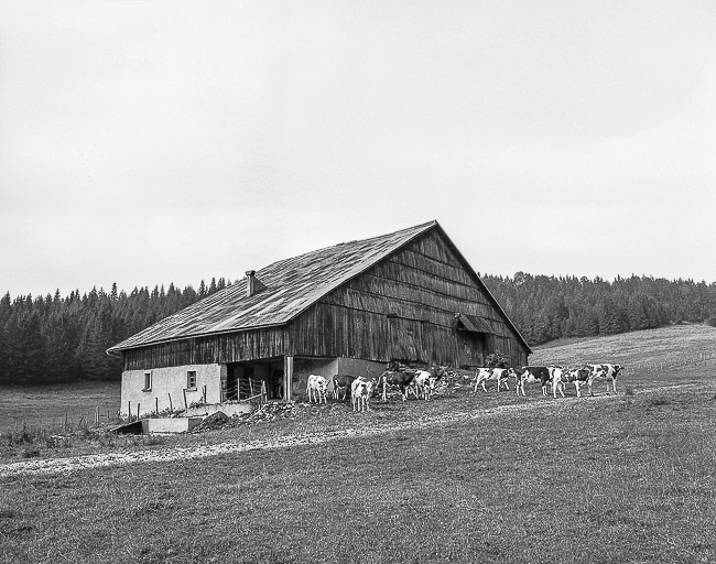 Ferme située au lieu-dit Les Charmottes : façade postérieure. © Dominique Humbert / Région Bourgogne-Franche-Comté, Inventaire du patrimoine - 1976