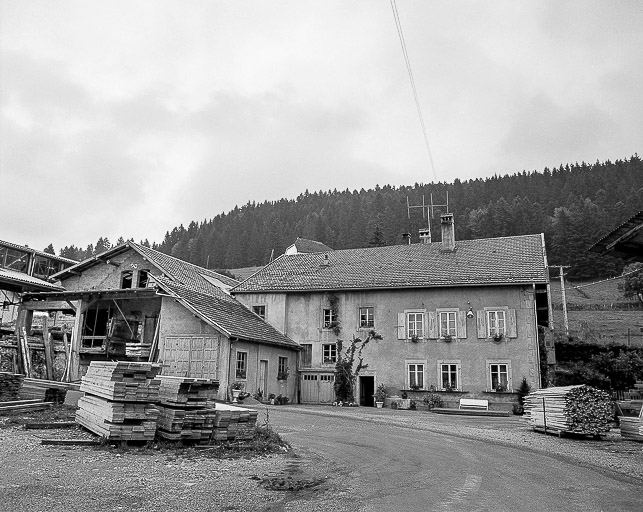 Vue d'ensemble. © Dominique Humbert / Région Bourgogne-Franche-Comté, Inventaire du patrimoine - 1976 Vue d'ensemble. © Dominique Humbert / Région Bourgogne-Franche-Comté, Inventaire du patrimoine - 1976