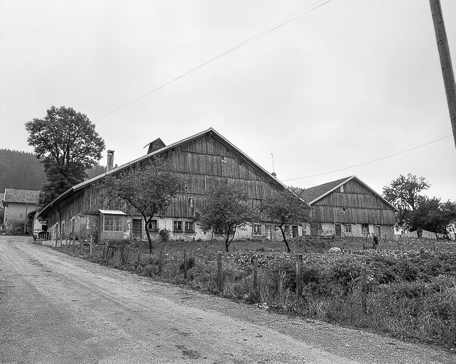 Facades antérieures. © Dominique Humbert / Région Bourgogne-Franche-Comté, Inventaire du patrimoine - 1976