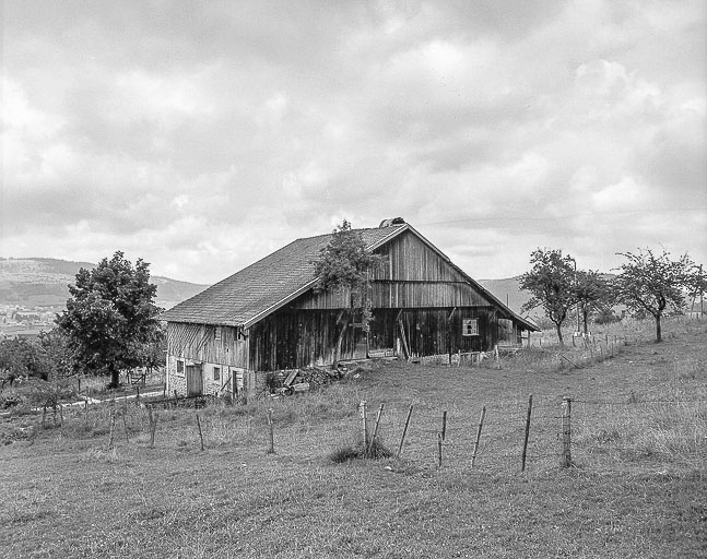 Façades postérieure et latérale droite. © Dominique Humbert / Région Bourgogne-Franche-Comté, Inventaire du patrimoine - 1976