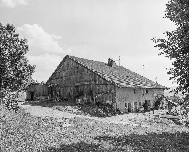 Ferme située au lieu-dit Pré Noë : façades postérieure et latérale gauche. © Dominique Humbert / Région Bourgogne-Franche-Comté, Inventaire du patrimoine - 1976