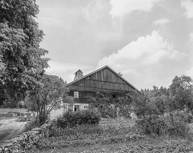 Ferme située au lieu-dit Chez Prenel : vue d'ensemble. © Dominique Humbert / Région Bourgogne-Franche-Comté, Inventaire du patrimoine - 1976