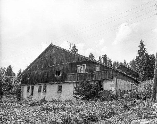 ferme située au lieu-dit Chez Prenel : façade antérieure. © Dominique Humbert / Région Bourgogne-Franche-Comté, Inventaire du patrimoine - 1976