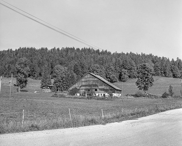 Ferme située au lieu-dit Le Chauffaud : vue d'ensemble. © Dominique Humbert / Région Bourgogne-Franche-Comté, Inventaire du patrimoine - 1976