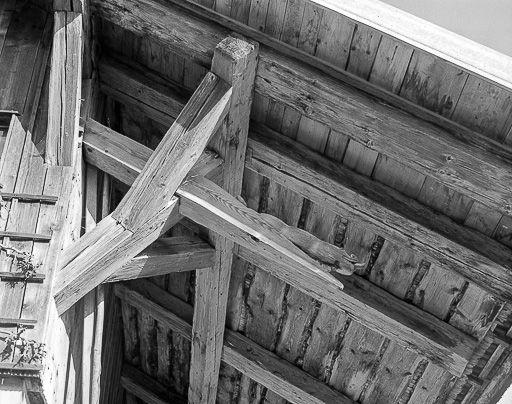 Détail : extrémité d'arbalétrier. © Dominique Humbert / Région Bourgogne-Franche-Comté, Inventaire du patrimoine - 1976