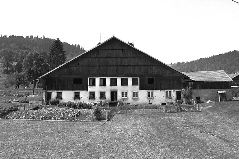 Façade postérieure. © Dominique Humbert / Région Bourgogne-Franche-Comté, Inventaire du patrimoine - 1976