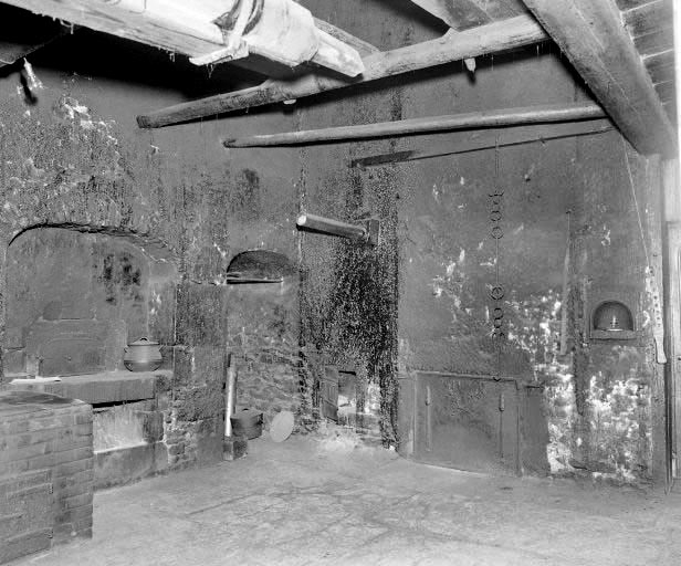 Intérieur : "tué" gauche. © Dominique Humbert / Région Bourgogne-Franche-Comté, Inventaire du patrimoine - 1976 Intérieur : "tué" gauche. © Dominique Humbert / Région Bourgogne-Franche-Comté, Inventaire du patrimoine - 1976