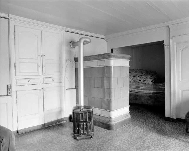 Intérieur : poêle gauche. © Dominique Humbert / Région Bourgogne-Franche-Comté, Inventaire du patrimoine - 1976 Intérieur : poêle gauche. © Dominique Humbert / Région Bourgogne-Franche-Comté, Inventaire du patrimoine - 1976