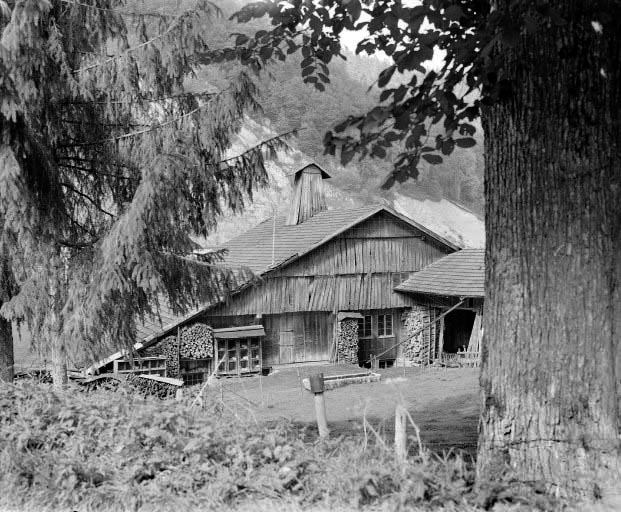 Façade postérieure. © Dominique Humbert / Région Bourgogne-Franche-Comté, Inventaire du patrimoine - 1976