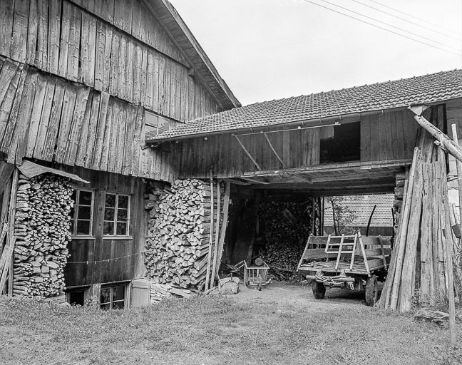 Détail : entrée de grange. © Dominique Humbert / Région Bourgogne-Franche-Comté, Inventaire du patrimoine - 1976