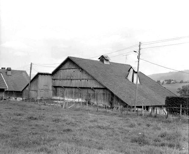 Extérieur : pignon sur rue. © Dominique Humbert / Région Bourgogne-Franche-Comté, Inventaire du patrimoine - 1976 Extérieur : pignon sur rue. © Dominique Humbert / Région Bourgogne-Franche-Comté, Inventaire du patrimoine - 1976