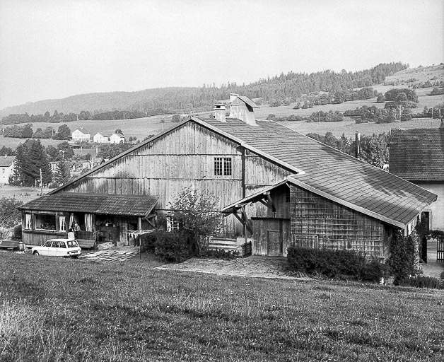 Façade postérieure. © Dominique Humbert / Région Bourgogne-Franche-Comté, Inventaire du patrimoine - 1976 Façade postérieure. © Dominique Humbert / Région Bourgogne-Franche-Comté, Inventaire du patrimoine - 1976