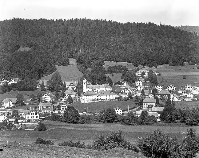 Village vu depuis Morestans. © Yves Sancey / Région Bourgogne-Franche-Comté, Inventaire du patrimoine - 1976