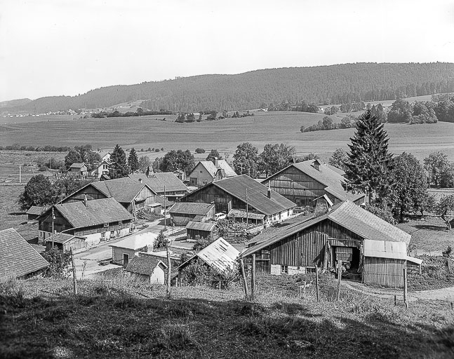 Vue d'ensemble, depuis l'ouest. © Yves Sancey / Région Bourgogne-Franche-Comté, Inventaire du patrimoine - 1976