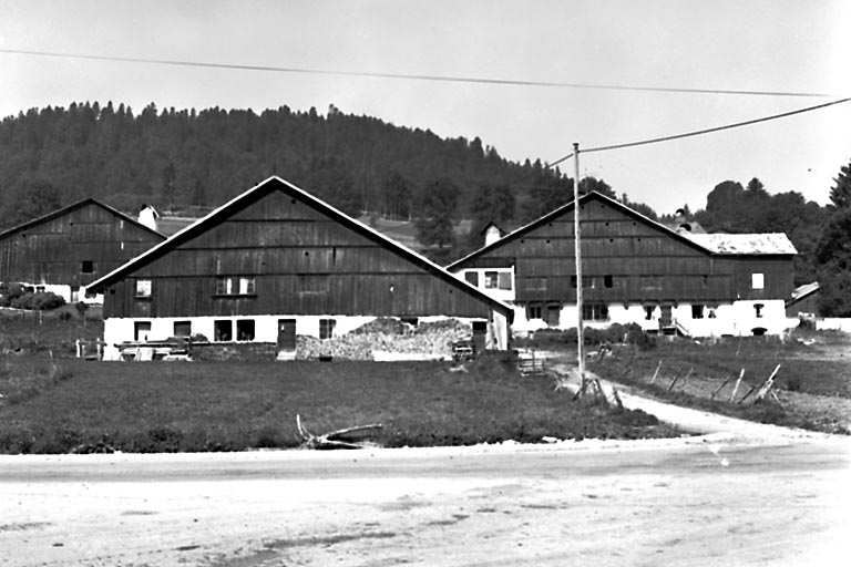 Vue de face, depuis l'est. © Yves Sancey / Région Bourgogne-Franche-Comté, Inventaire du patrimoine - 1976