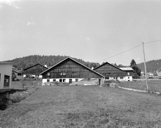 Les Cordiers, fermes 7-8-9 : vue depuis le Sud Est. © Yves Sancey / Région Bourgogne-Franche-Comté, Inventaire du patrimoine - 1976