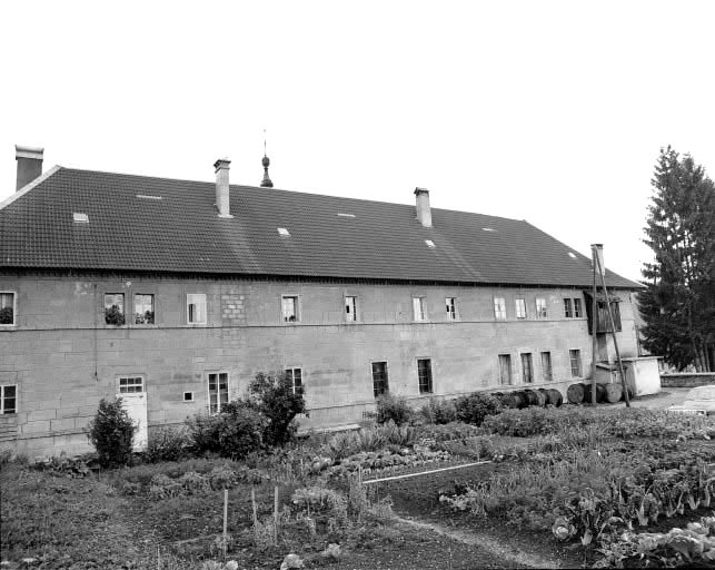 Extérieur : façade Sud. © Yves Sancey / Région Bourgogne-Franche-Comté, Inventaire du patrimoine - 1976