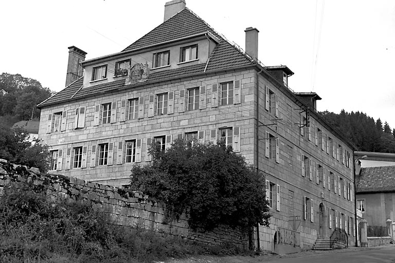 Vue de trois quarts gauche. © Dominique Humbert / Région Bourgogne-Franche-Comté, Inventaire du patrimoine - 1976
