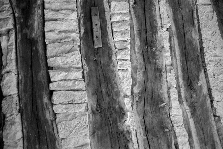 Intérieur des parties agricoles : le plafond. © Gilbert Poinsot / Région Bourgogne-Franche-Comté, Inventaire du patrimoine - 1976 Intérieur des parties agricoles : le plafond. © Gilbert Poinsot / Région Bourgogne-Franche-Comté, Inventaire du patrimoine - 1976