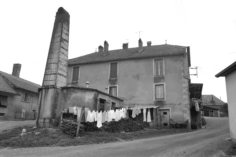 Façade postérieure. © Gilbert Poinsot / Région Bourgogne-Franche-Comté, Inventaire du patrimoine - 1976