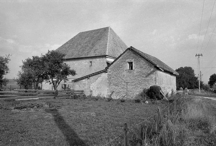 Façade postérieure. © Gilbert Poinsot / Région Bourgogne-Franche-Comté, Inventaire du patrimoine - 1976 Façade postérieure. © Gilbert Poinsot / Région Bourgogne-Franche-Comté, Inventaire du patrimoine - 1976
