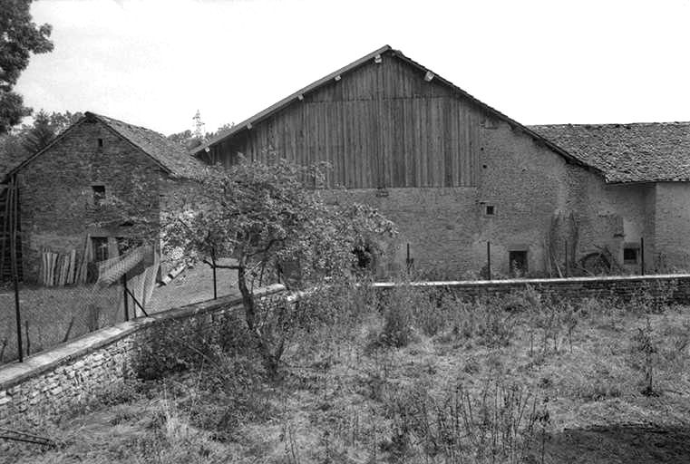 Vue générale depuis le nord-est. © Gilbert Poinsot / Région Bourgogne-Franche-Comté, Inventaire du patrimoine - 1976
