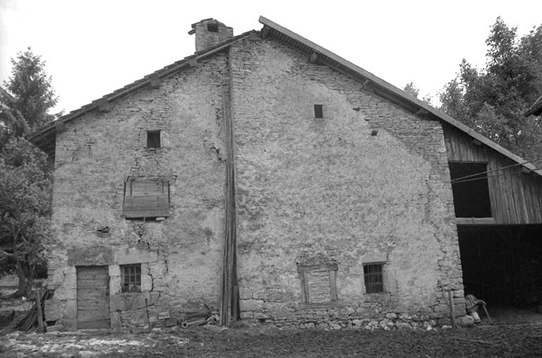 Ancienne ferme portant les dates 1727 et 1782. © Gilbert Poinsot / Région Bourgogne-Franche-Comté, Inventaire du patrimoine - 1976