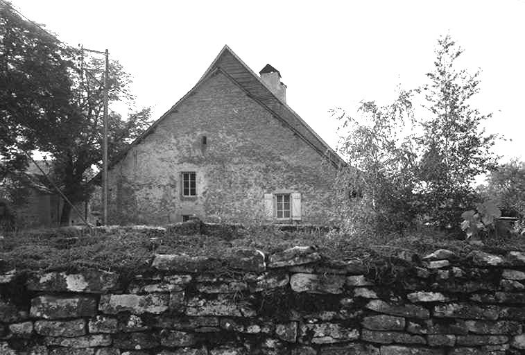 Façade latérale droite. © Gilbert Poinsot / Région Bourgogne-Franche-Comté, Inventaire du patrimoine - 1976 Façade latérale droite. © Gilbert Poinsot / Région Bourgogne-Franche-Comté, Inventaire du patrimoine - 1976