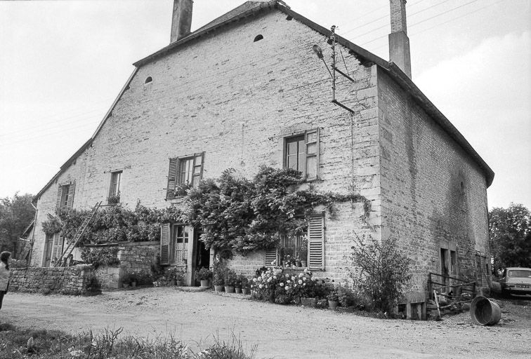 Façade antérieure. © Gilbert Poinsot / Région Bourgogne-Franche-Comté, Inventaire du patrimoine - 1976