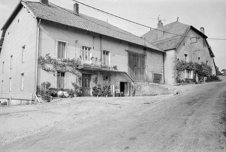 Ferme située Grande Rue : vue générale. © Liliane Hamelin / Région Bourgogne-Franche-Comté, Inventaire du patrimoine - 1976