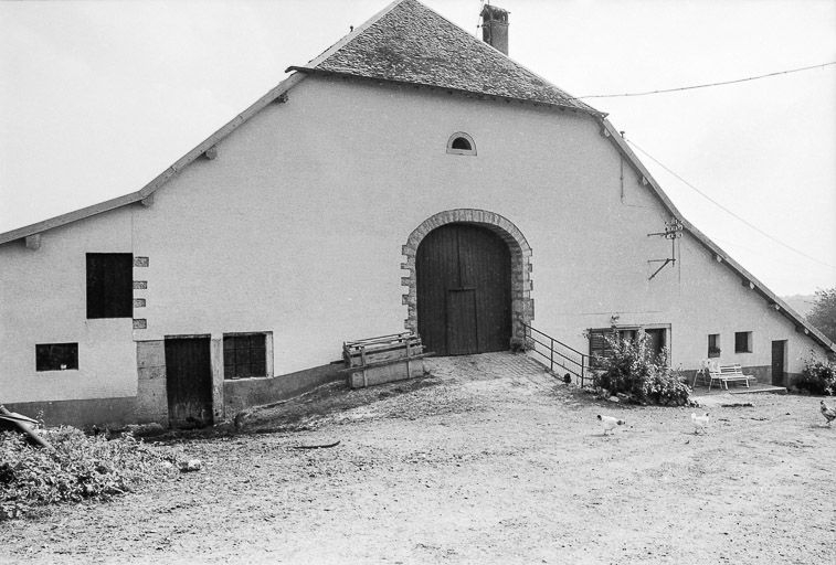 Ferme située chemin de la Vierge (?) : façade antérieure. © Liliane Hamelin / Région Bourgogne-Franche-Comté, Inventaire du patrimoine - 1976