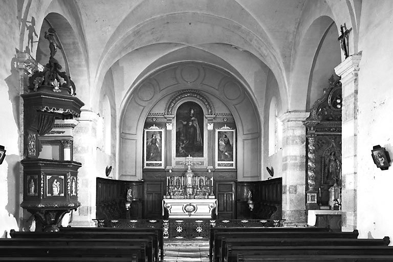 Intérieur : nef et choeur vus depuis l'entrée. © Yves Sancey / Région Bourgogne-Franche-Comté, Inventaire du patrimoine - 1976