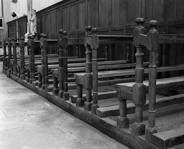 Vue rapprochée de l'ensemble des bancs du côté sud. © Yves Sancey / Région Bourgogne-Franche-Comté, Inventaire du patrimoine - 1976