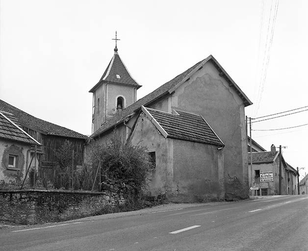 Le chevet vu de trois quarts gauche. © Yves Sancey / Région Bourgogne-Franche-Comté, Inventaire du patrimoine - 1976