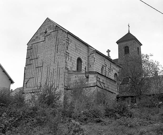 Le chevet et la face latérale gauche. © Yves Sancey / Région Bourgogne-Franche-Comté, Inventaire du patrimoine - 1976 Le chevet et la face latérale gauche. © Yves Sancey / Région Bourgogne-Franche-Comté, Inventaire du patrimoine - 1976