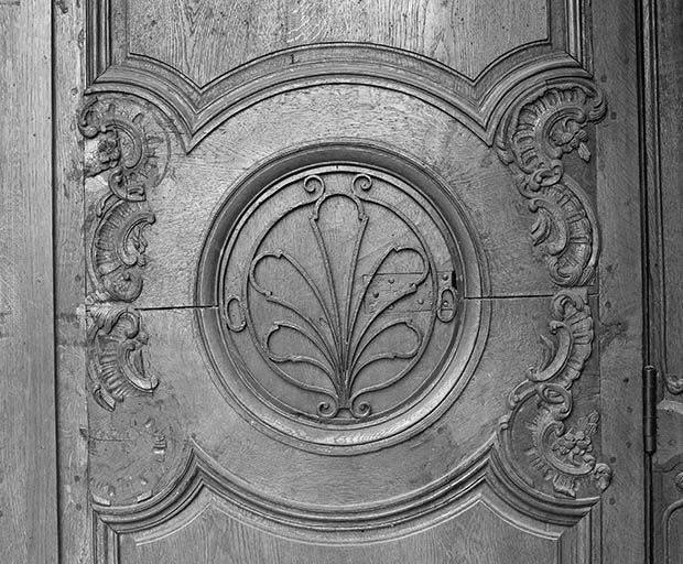 Détail d'un médaillon. © Yves Sancey / Région Bourgogne-Franche-Comté, Inventaire du patrimoine - 1976 Détail d'un médaillon. © Yves Sancey / Région Bourgogne-Franche-Comté, Inventaire du patrimoine - 1976