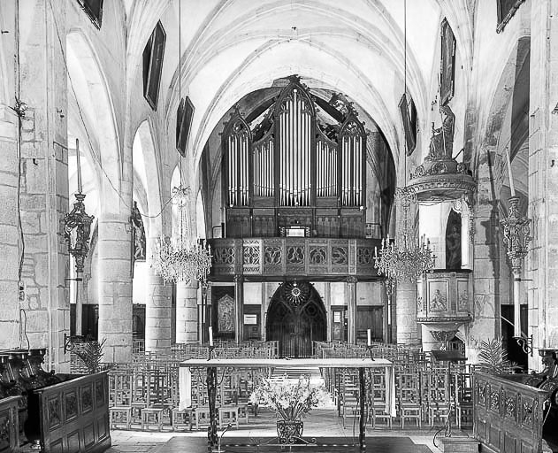 Intérieur : la nef vue depuis le choeur. © Yves Sancey / Région Bourgogne-Franche-Comté, Inventaire du patrimoine - 1976