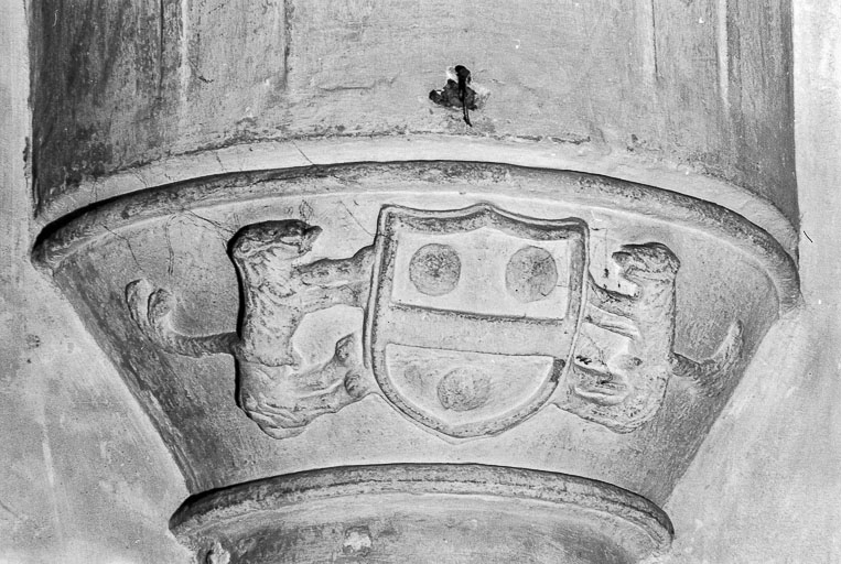 Intérieur : nef, détail d'un chapiteau (3). © Bernard Lardière / Région Bourgogne-Franche-Comté, Inventaire du patrimoine - 1976