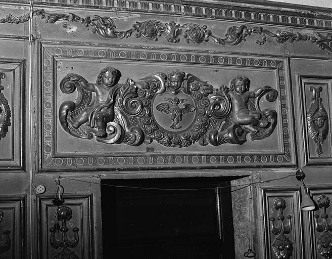 Détail des panneaux au-dessus de la porte conduisant à la sacristie nord. © Yves Sancey / Région Bourgogne-Franche-Comté, Inventaire du patrimoine - 1976