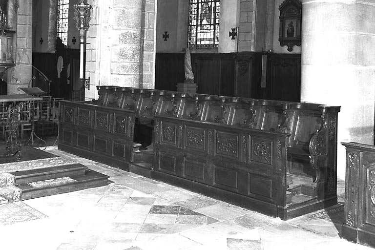 Vue d'ensemble des stalles du côté nord depuis l'entrée de l'avant choeur. © Yves Sancey / Région Bourgogne-Franche-Comté, Inventaire du patrimoine - 1976